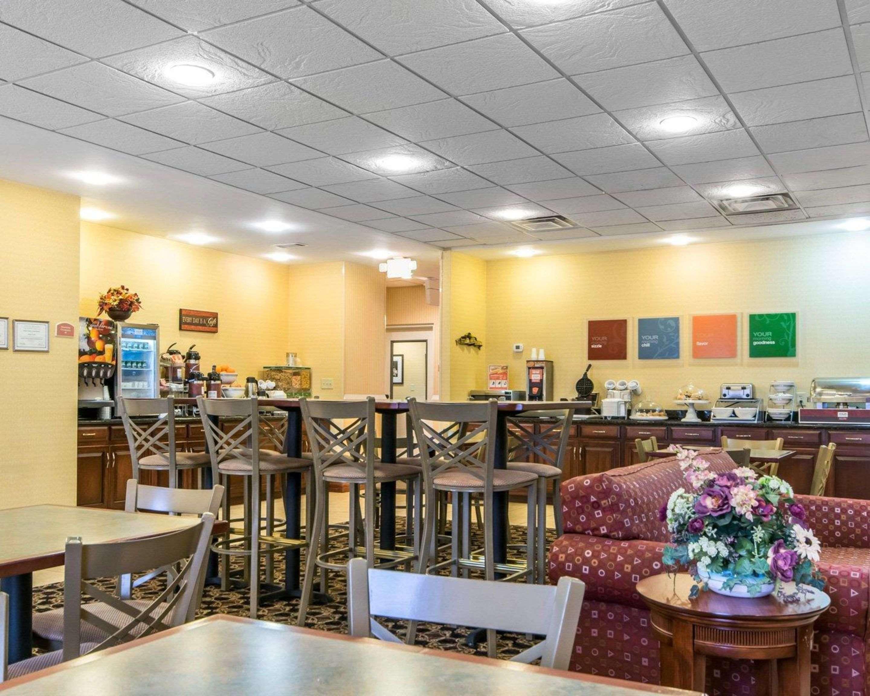 Comfort Suites South Point - Huntington Exterior photo